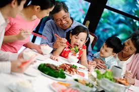 Phân biệt trẻ em Việt – Mỹ – Hàn trên bàn ăn.