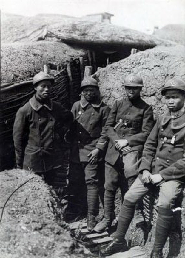 Năm 1914 - 1918 tại mặt trận sông Marne, binh lính An Nam trong các chiến hào