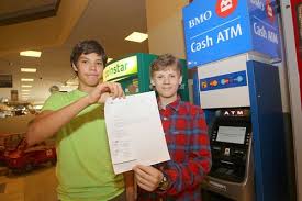 Hai học sinh 14 tuổi đột nhập thành công vào máy ATM của BMO Hai em học sinh lớp 9 hack thành công cây ATM.