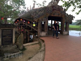 1/- Cây cầu ngói hơn 240 năm tuổi ở Thừa Thiên Huế.