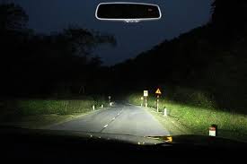 Nguyên tắc 'sống còn' khi lái xe ô tô không có đèn đường.