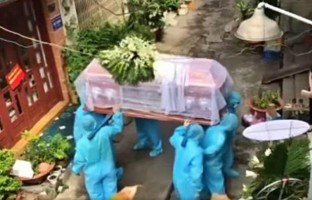 “TÙ TÚNG” TRONG CHIẾC QUAN TÀI