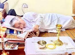 KHI MỘT LINH MỤC QUA ĐỜI