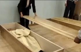 ĐỪNG ĐỢI ĐẾN KHI NẰM TRONG QUAN TÀI