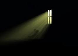 ÁNH SÁNG KHÔNG BIẾN MẤT TRONG BÓNG TỐI