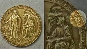 Tên của Chúa Giêsu bị viết sai trên huy chương được phát hành bởi Vatican.