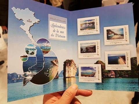 Tuyệt vời: Pháp phát hành 5 bộ tem khẳng định Trường Sa của Việt Nam
