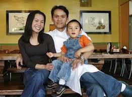 Chủ nhà hàng gốc Việt chỉ mở cửa 20 giờ/tuần để săn sóc con trai bệnh tật