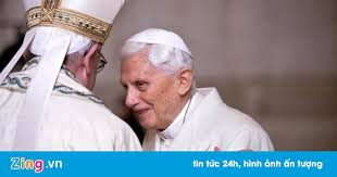 Giáo hoàng Benedict muốn rút tên khỏi cuốn sách gây tranh cãi.