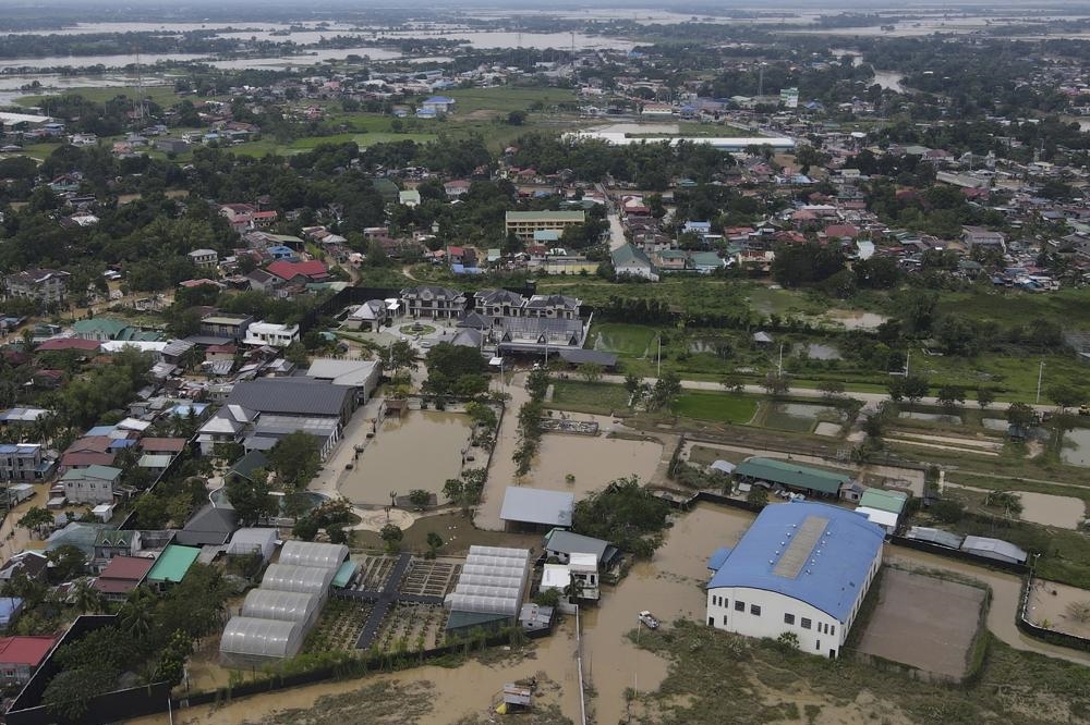 Nước lũ nhấn chìm nhiều vùng Philippines sau bão Noru