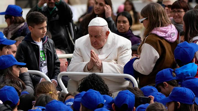 Giáo hoàng Francis nhập viện vì khó thở
